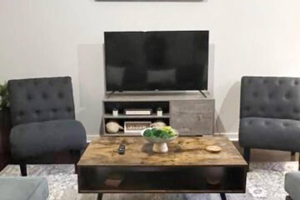 Townhouse In Uptown King Bed-Wi-Fi-Free Parking-Pool Apartment ชาร์ล็อต ภายนอก รูปภาพ