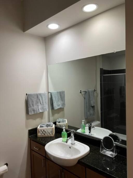 Townhouse In Uptown King Bed-Wi-Fi-Free Parking-Pool Apartment ชาร์ล็อต ภายนอก รูปภาพ