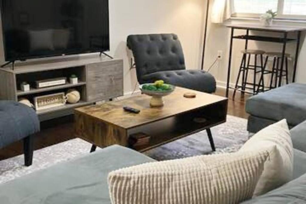 Townhouse In Uptown King Bed-Wi-Fi-Free Parking-Pool Apartment ชาร์ล็อต ภายนอก รูปภาพ