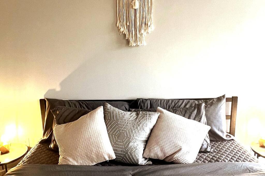 Townhouse In Uptown King Bed-Wi-Fi-Free Parking-Pool Apartment ชาร์ล็อต ภายนอก รูปภาพ